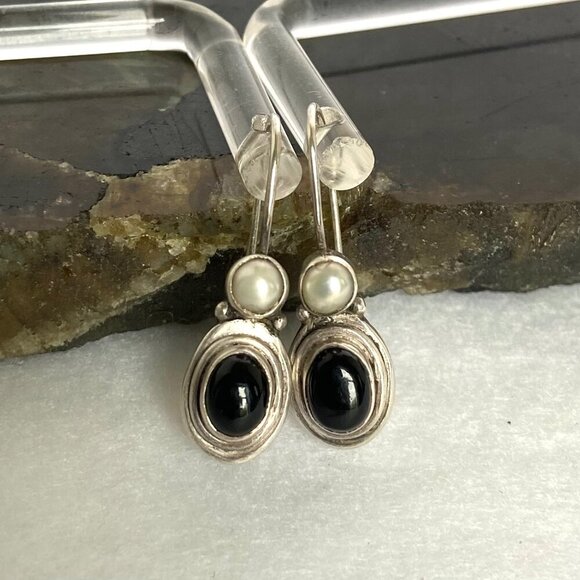 Sterling Silver 925 Dainty Black Onyx White Freshwater Pearl Dangle Earrings - Picture 1 of 16